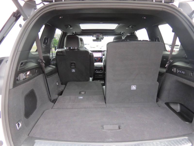Used 2025 Jeep Grand Cherokee L Overland 4x4 4dr SUVImage 32