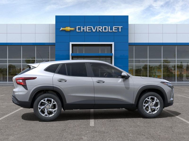 New 2025 Chevrolet Trax LSImage 5