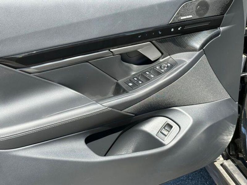 Used 2025 BMW 5 Series 530i xDriveImage 10