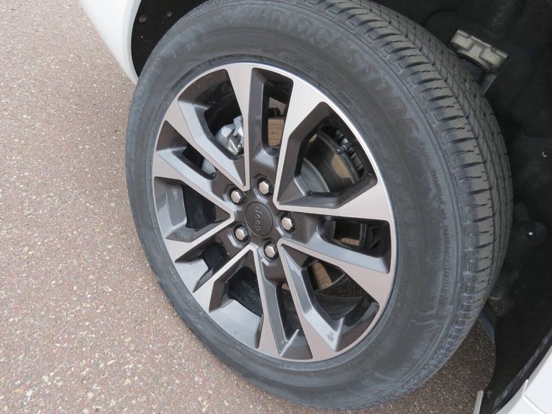 Used 2025 Jeep Grand Cherokee L Overland 4x4 4dr SUVImage 24