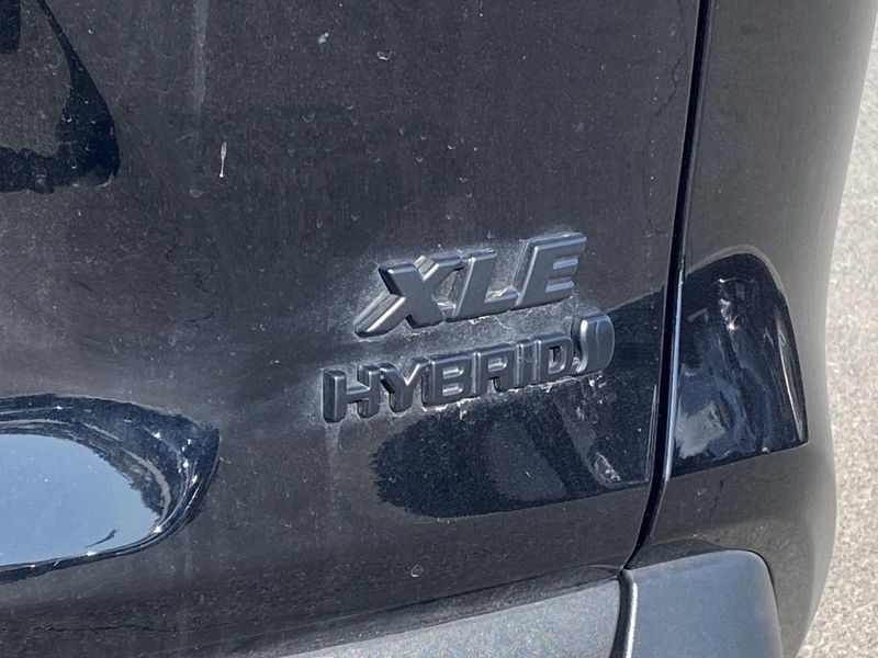 2024 Toyota RAV4 XLEImage 4