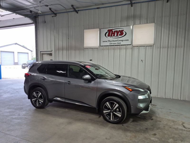 2023 Nissan Rogue PlatinumImage 2