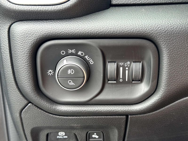 New 2026 RAM 1500 Big Horn Crew Cab 4x4 5'7' Box