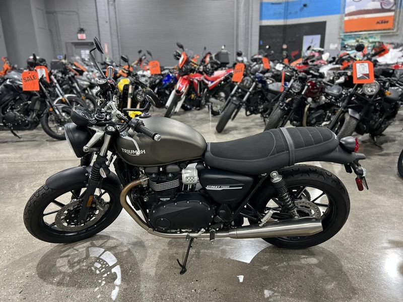Used 2020 Triumph STREET TWIN Image 11