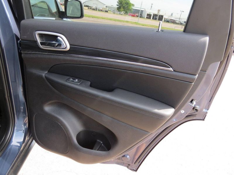 Used 2020 Jeep Grand Cherokee Limited 4x4 4dr SUVImage 23