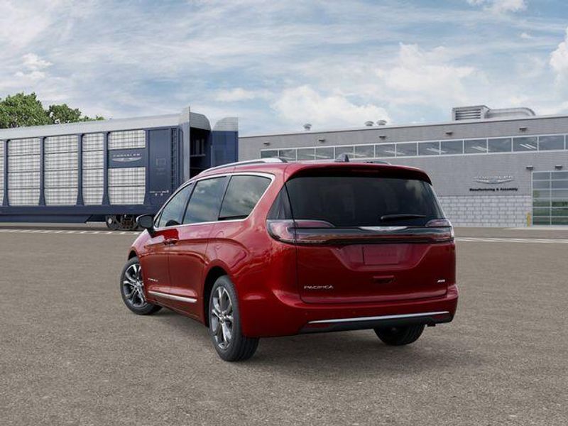 New 2026 Chrysler Pacifica Pinnacle AwdImage 3