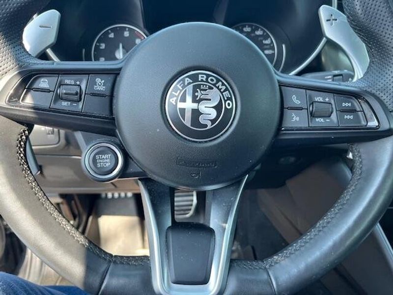 2022 Alfa Romeo Giulia Image 4