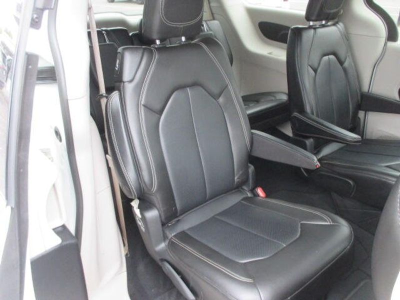 Used 2020 Chrysler Voyager LXIImage 27