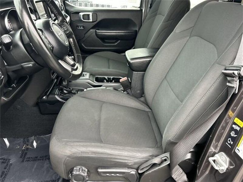 Used 2022 Jeep Wrangler Unlimited Sport AltitudeImage 18