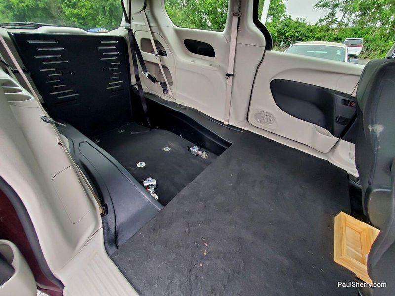 2023 Chrysler Voyager LXImage 34