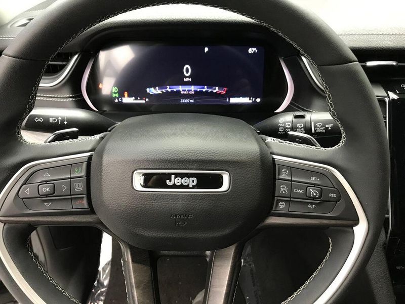 Used 2023 Jeep Grand Cherokee L LimitedImage 6