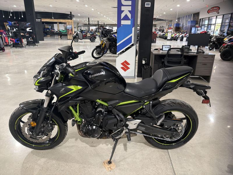 Used 2022 Kawasaki Z650  in a BLACK exterior color. Victorville Del Amo Motorsports 760-241-7387 delamomotorsportsofvictorville.com 