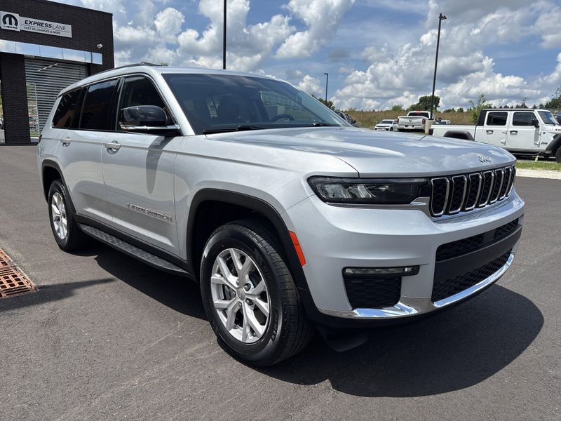 Used 2022 Jeep Grand Cherokee L LimitedImage 10