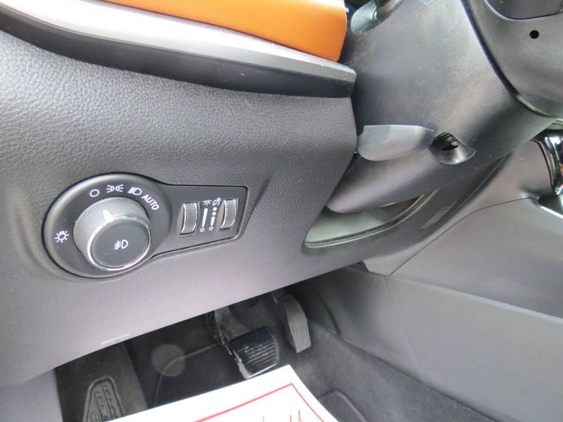 Used 2024 Jeep Compass Limited 4x4 4dr SUVImage 8