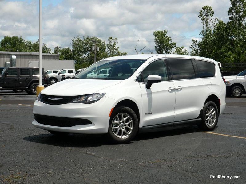 Used 2022 Chrysler Voyager LXImage 21