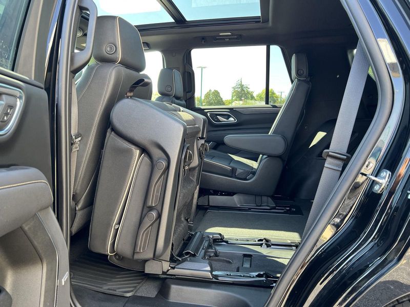 2023 Gmc Yukon SLT photo 40
