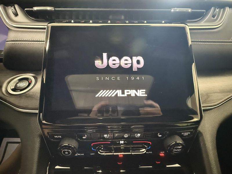 Used 2023 Jeep Grand Cherokee OverlandImage 29