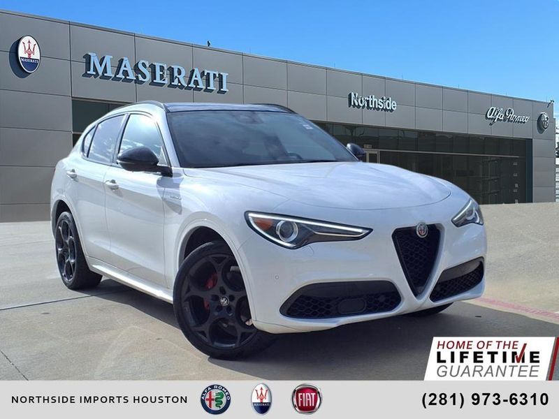 2022 Alfa Romeo Stelvio VeloceImage 1