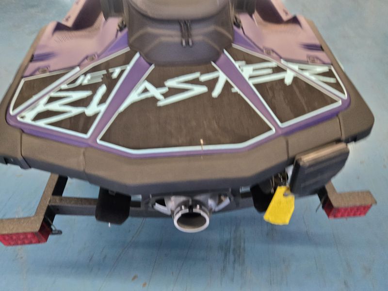 2025 Yamaha JETBLASTER LTD 3 PURPLE AND WHITE Image 9