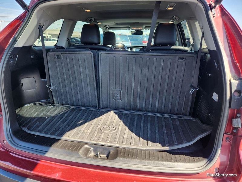 2017 Toyota Highlander SE photo 21