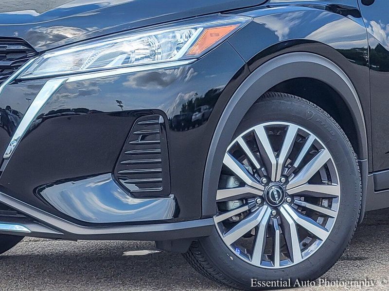 2024 Nissan Kicks SV photo 2