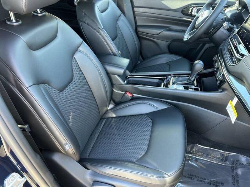 New 2026 Jeep Compass Latitude Altitude 4x4Image 11