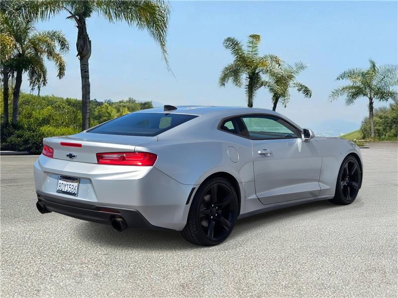 2018 Chevrolet Camaro 1LT photo 2