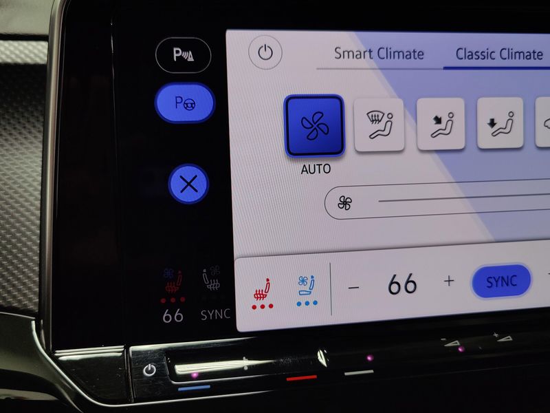 Used 2025 Volkswagen Atlas Cross Sport SEL Premium R-Line w/Sunroof/NavImage 24