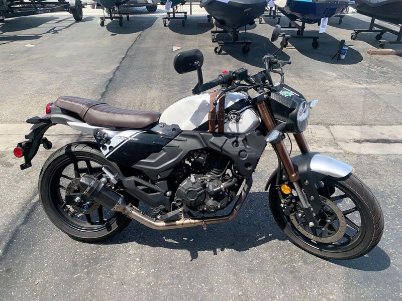 Used 2023 American Lifan KPM 200 Image 16