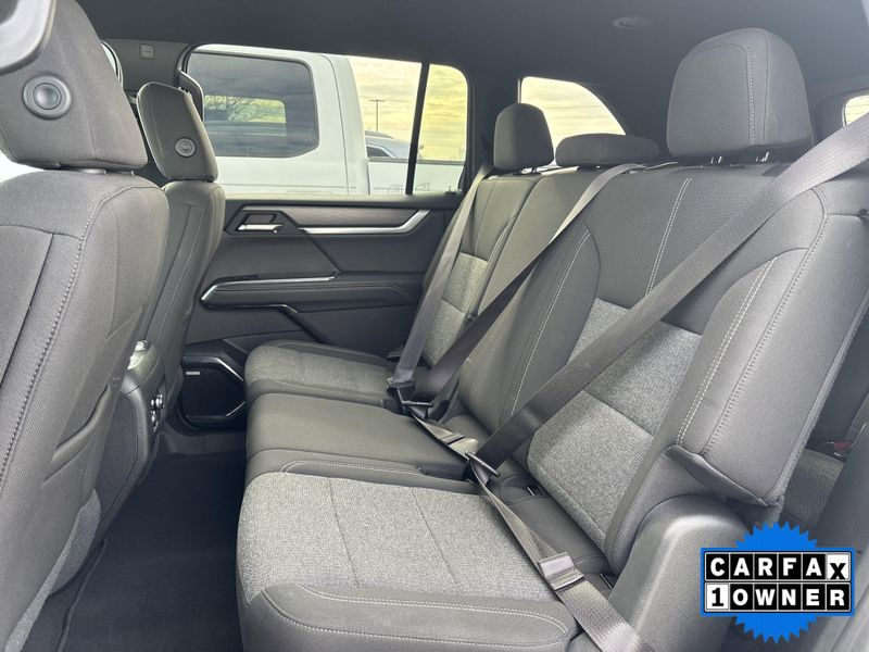 Used 2025 GMC Acadia FWD ElevationImage 17