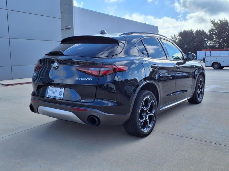 Used 2022 Alfa Romeo Stelvio TiImage 7