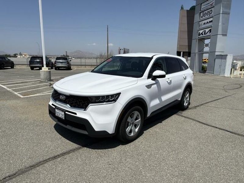 2021 Kia Sorento LXImage 3