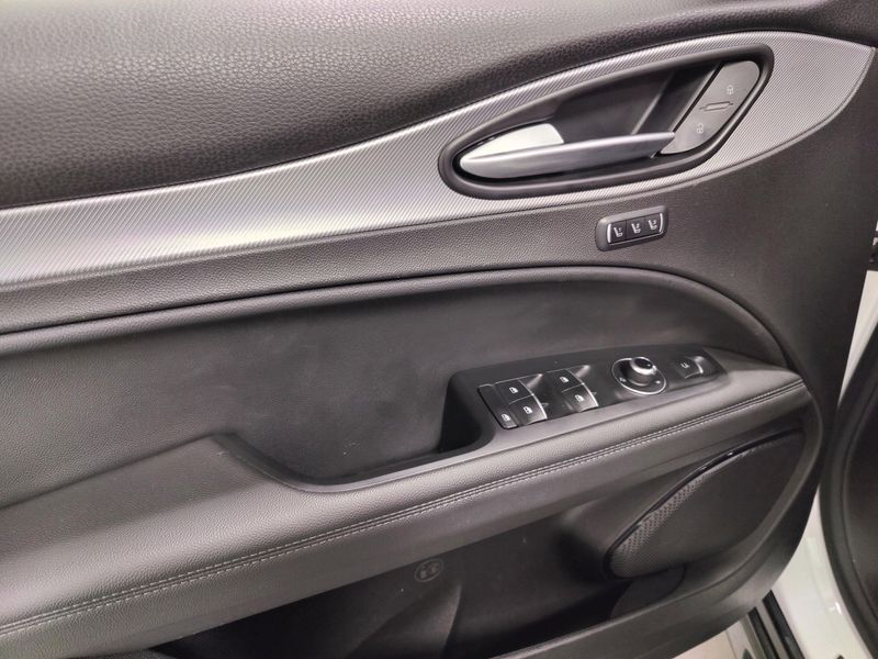 Used 2024 Alfa Romeo Stelvio Veloce AWD w/Activ AssistImage 27