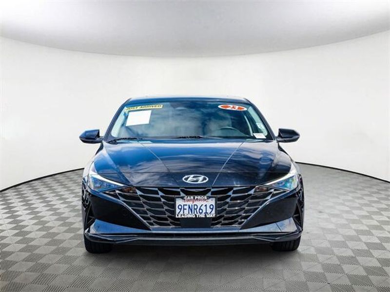 2023 Hyundai Elantra LimitedImage 3