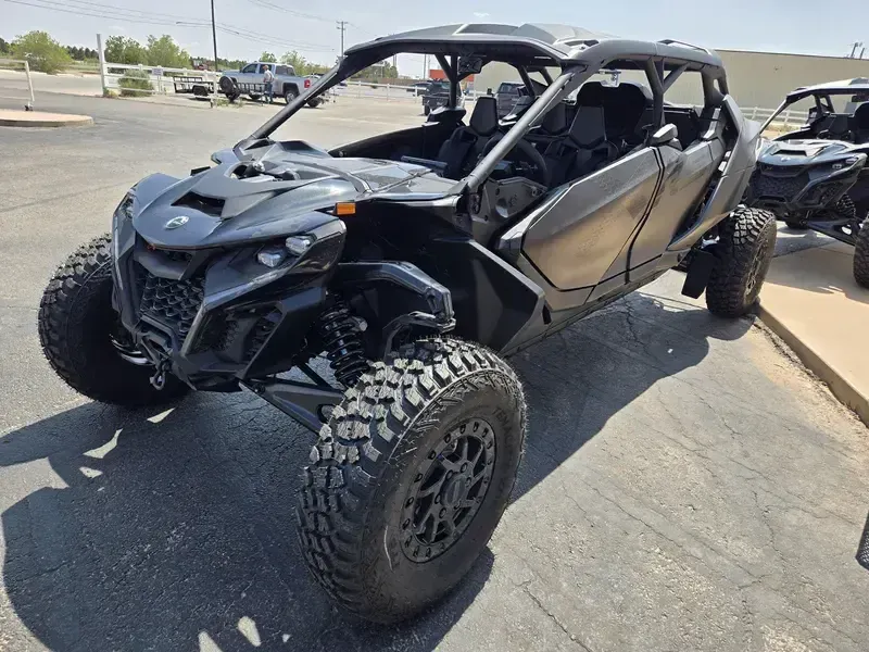 2025 Can-Am MAVERICK R MAX X 999T DCT TRIPLE BLACK Image 3