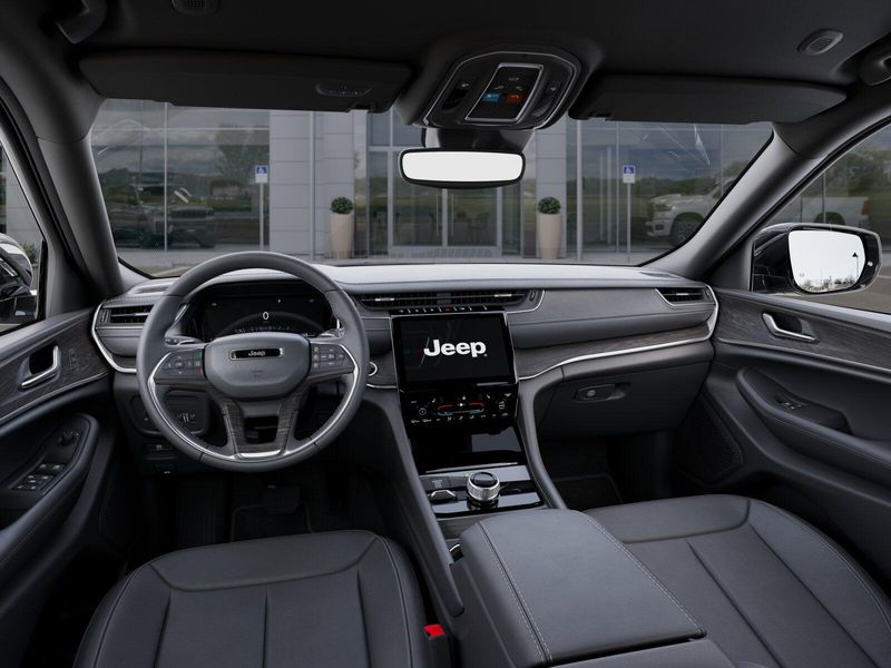 New 2025 Jeep Grand Cherokee L Limited 4x4Image 39