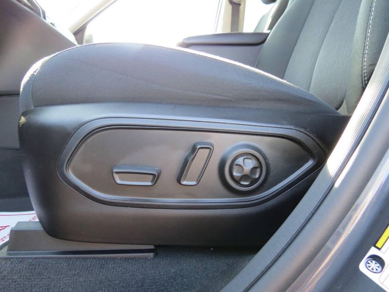 Used 2022 Jeep Grand Cherokee L Laredo 4x4 4dr SUVImage 11