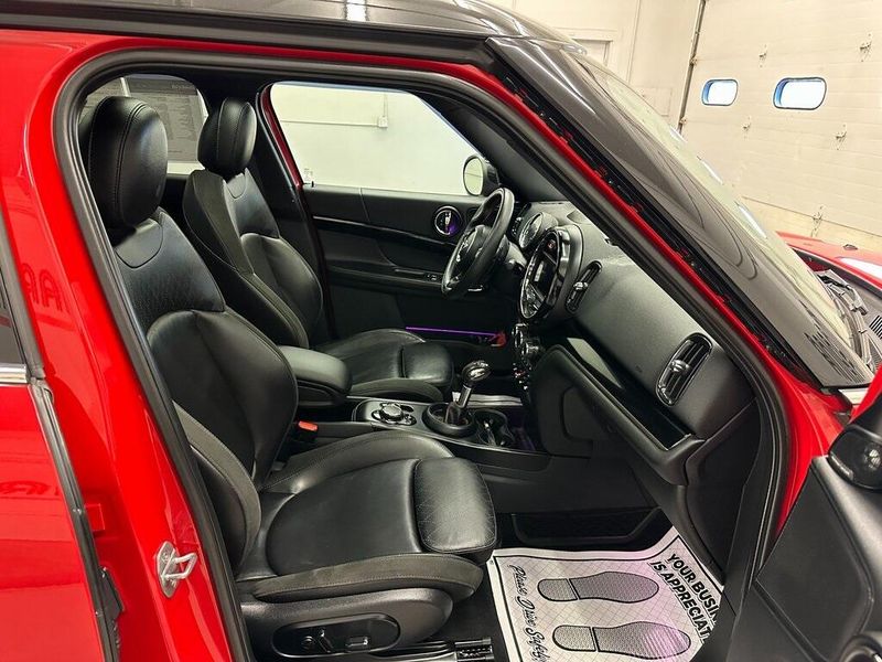 2018 MINI Countryman BaseImage 32