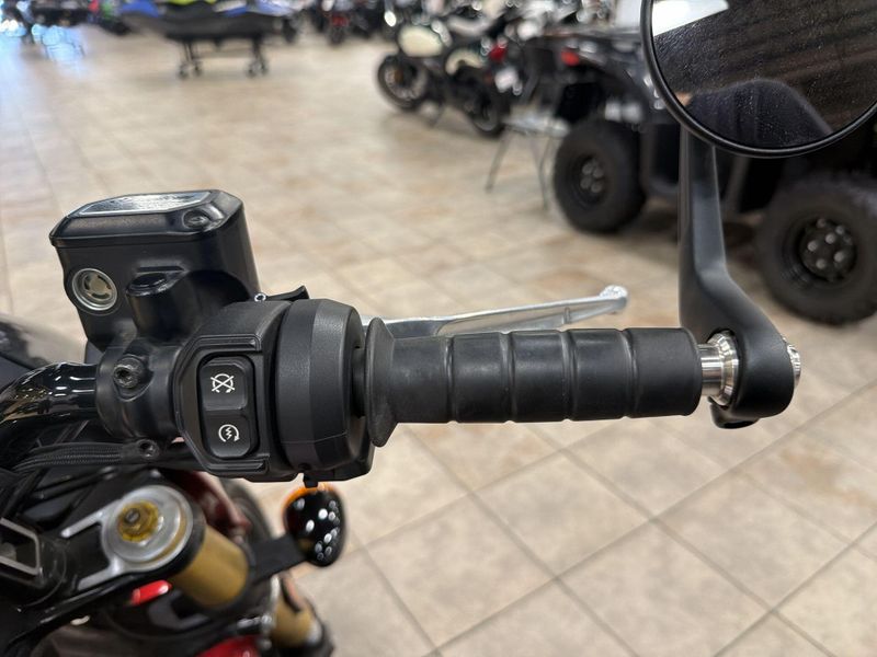 Used 2025 Indian Motorcycle 101 SCOUT WHITE MTLC WGRFX TEC Image 24