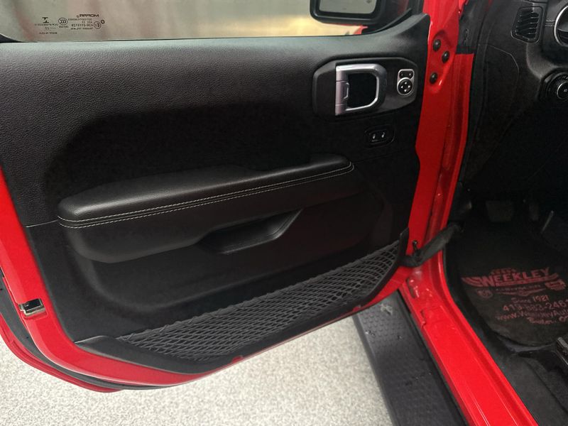 Used 2022 Jeep Wrangler Unlimited SaharaImage 4
