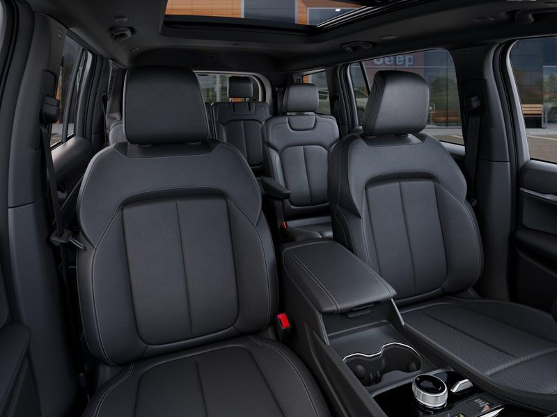 New 2026 Jeep Grand Cherokee L Limited Reserve 4x4Image 16