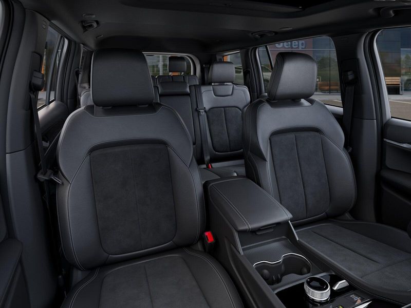 New 2026 Jeep Grand Cherokee L Laredo Altitude 4x4Image 16