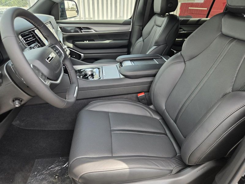 2026 Jeep Grand Wagoneer L Grand Wagoneer L Limited Altitude 4x4