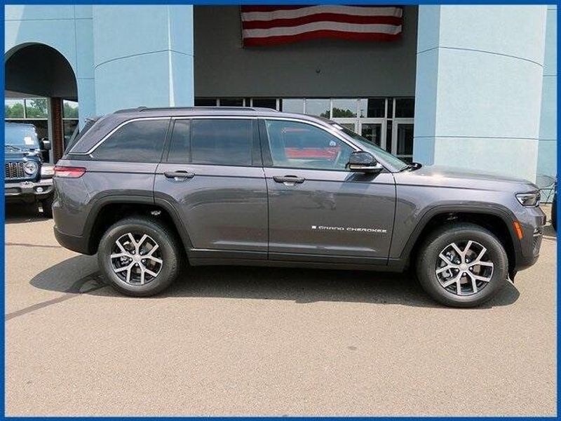 New 2025 Jeep Grand Cherokee LimitedImage 2