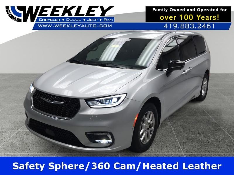 Used 2026 Chrysler Pacifica SelectImage 1