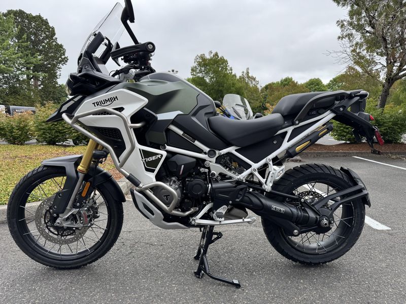 2025 Triumph Tiger 1200 Rally Explorer - MATTE KHAKI
