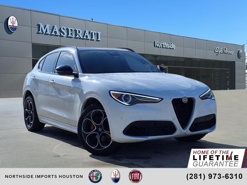 2022 Alfa Romeo Stelvio VeloceImage 1