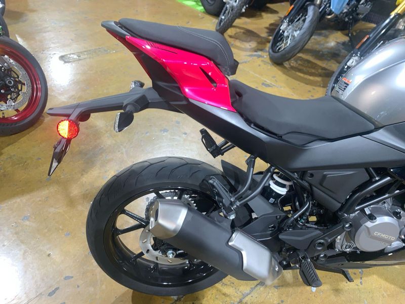 New 2025 CFMOTO 300SS Image 16