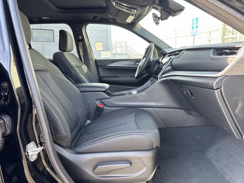 New 2026 Jeep Grand Cherokee Laredo X 4x2