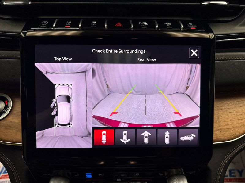 New 2025 Jeep Grand Cherokee L Summit Reserve 4x4Image 17